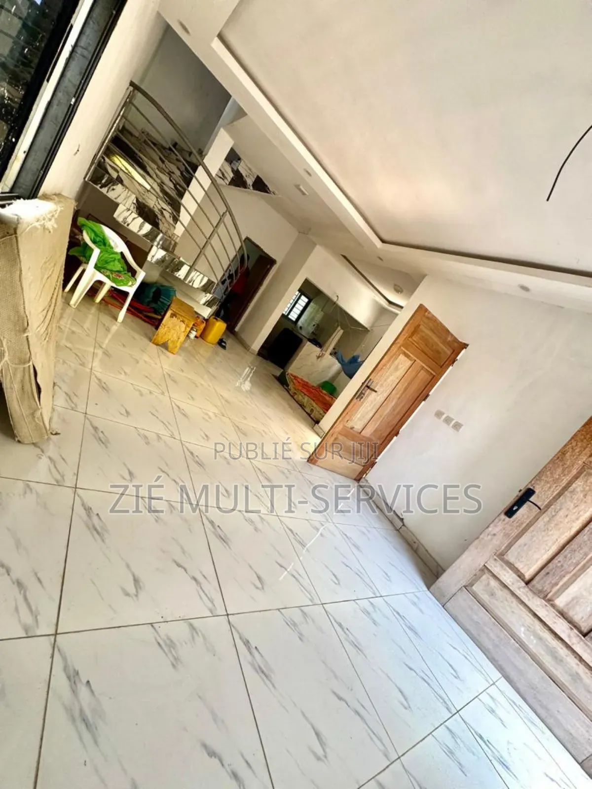 Furnished 5chbre Duplex dans Zié Multi-Service, Cocody à Vendre