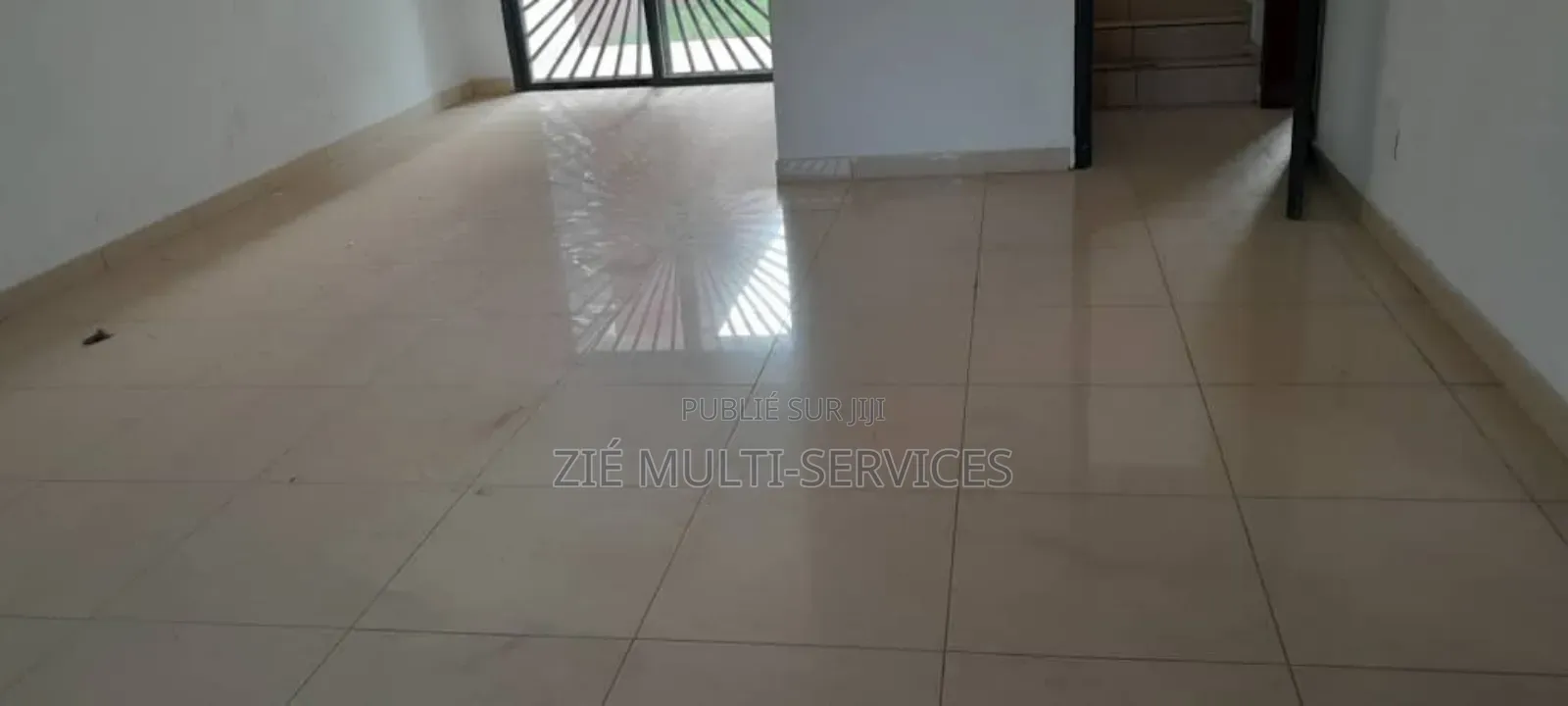 5chbre Duplex dans Zié Multi-Service, Cocody à Vendre