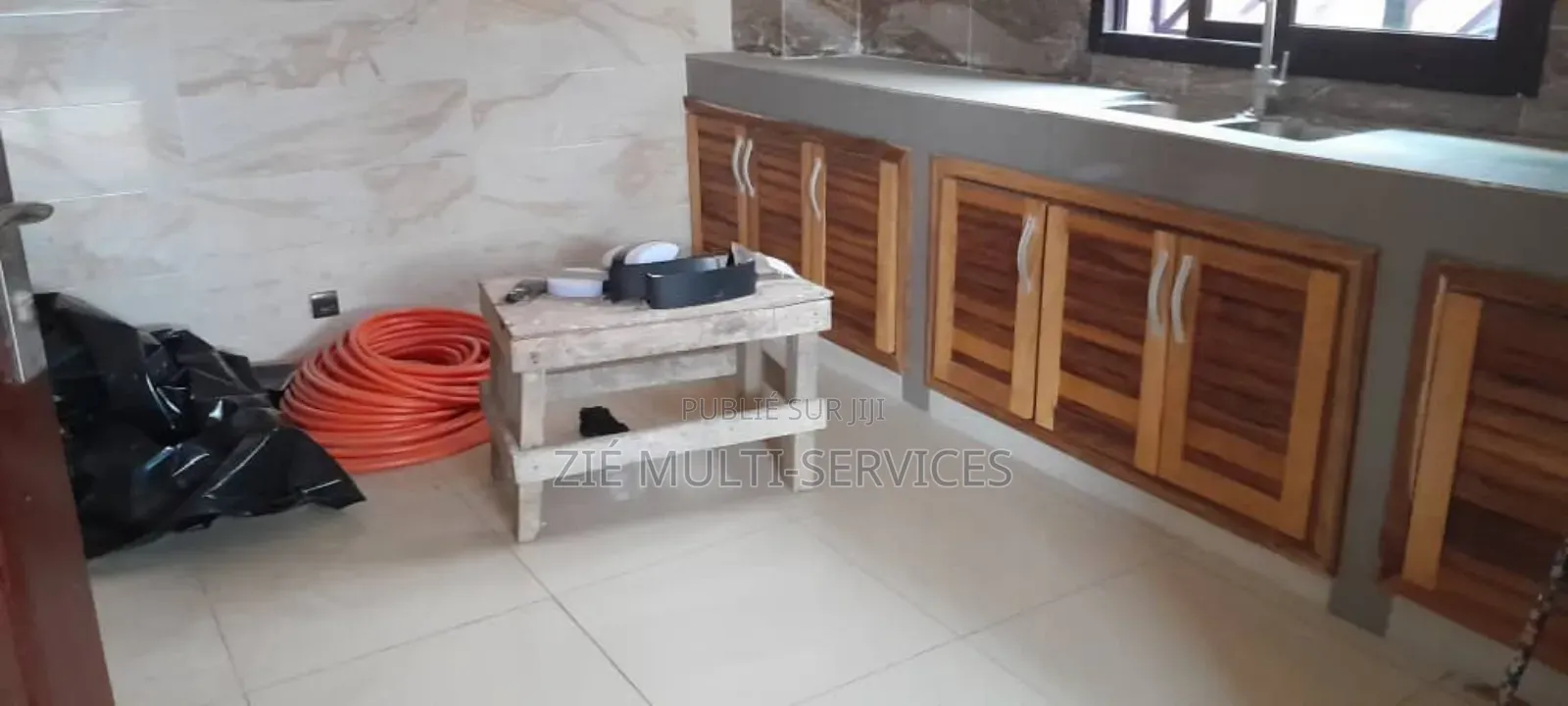 5chbre Duplex dans Zié Multi-Service, Cocody à Vendre