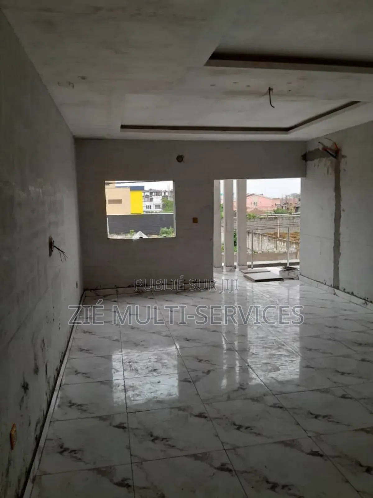 5chbre Duplex dans Zié Multi-Service, Cocody à Vendre