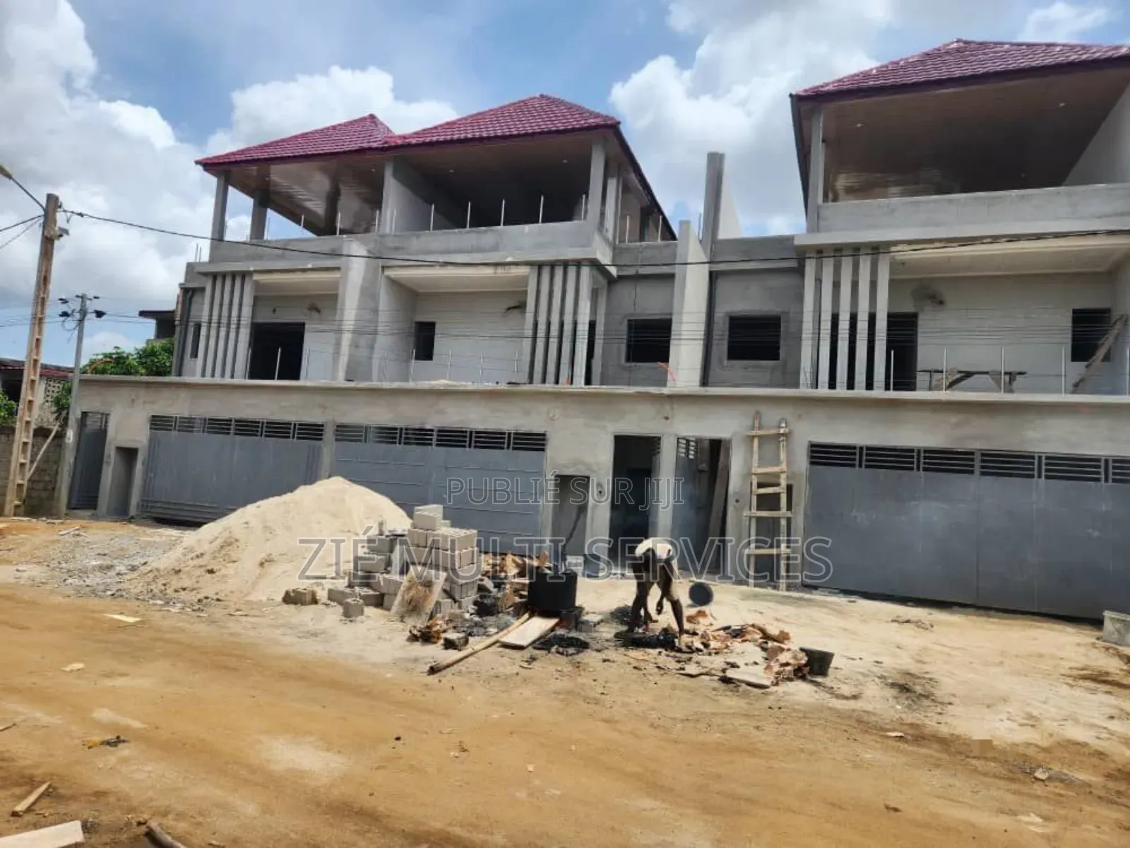 5chbre Duplex dans Zié Multi-Service, Cocody à Vendre