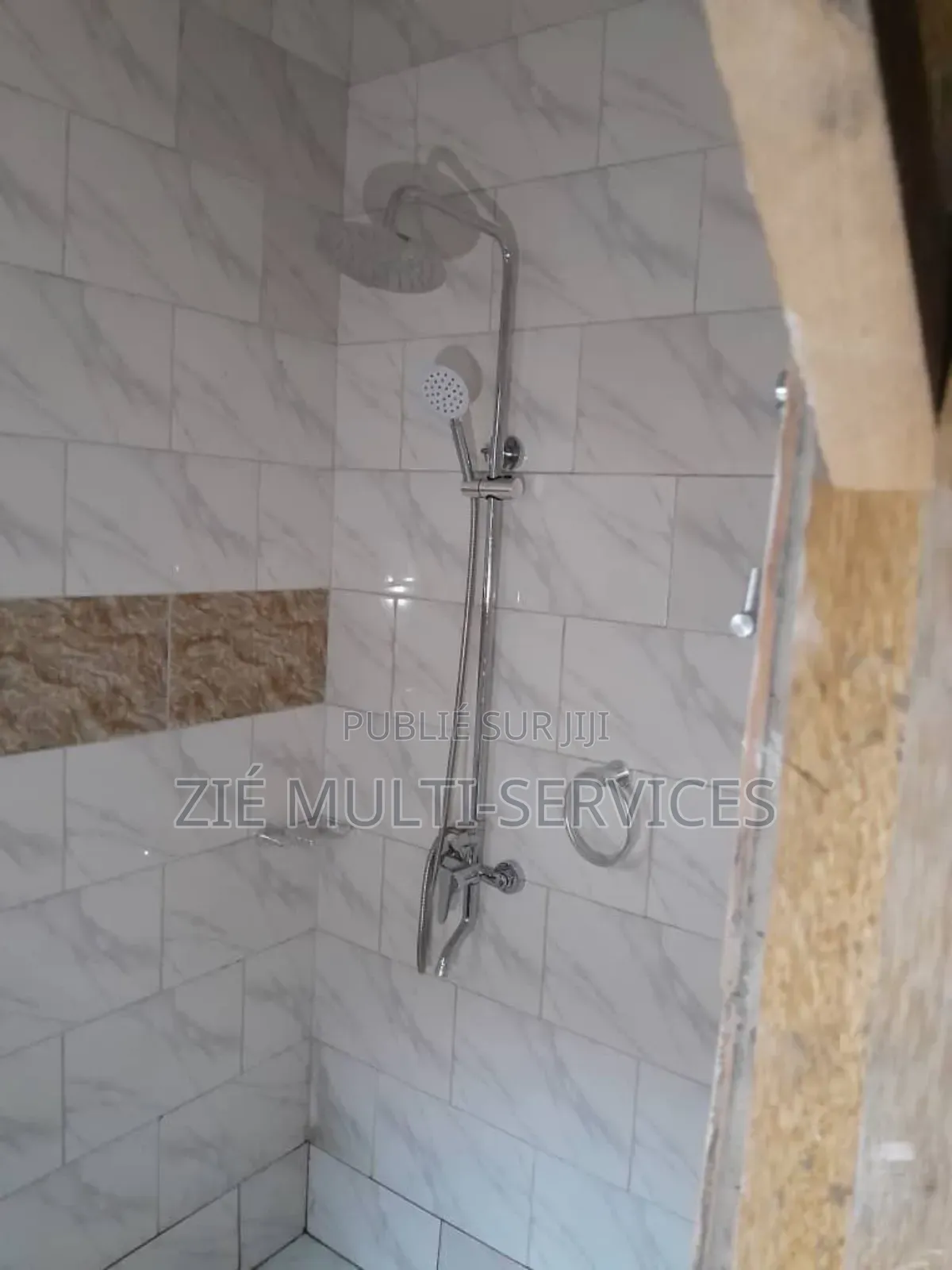 5chbre Duplex dans Zié Multi-Service, Cocody à Vendre