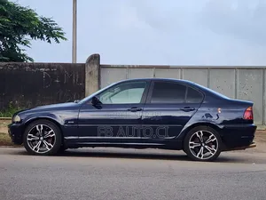 Photo - BMW 318i 2000 Bleu