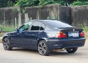 Photo - BMW 318i 2000 Bleu