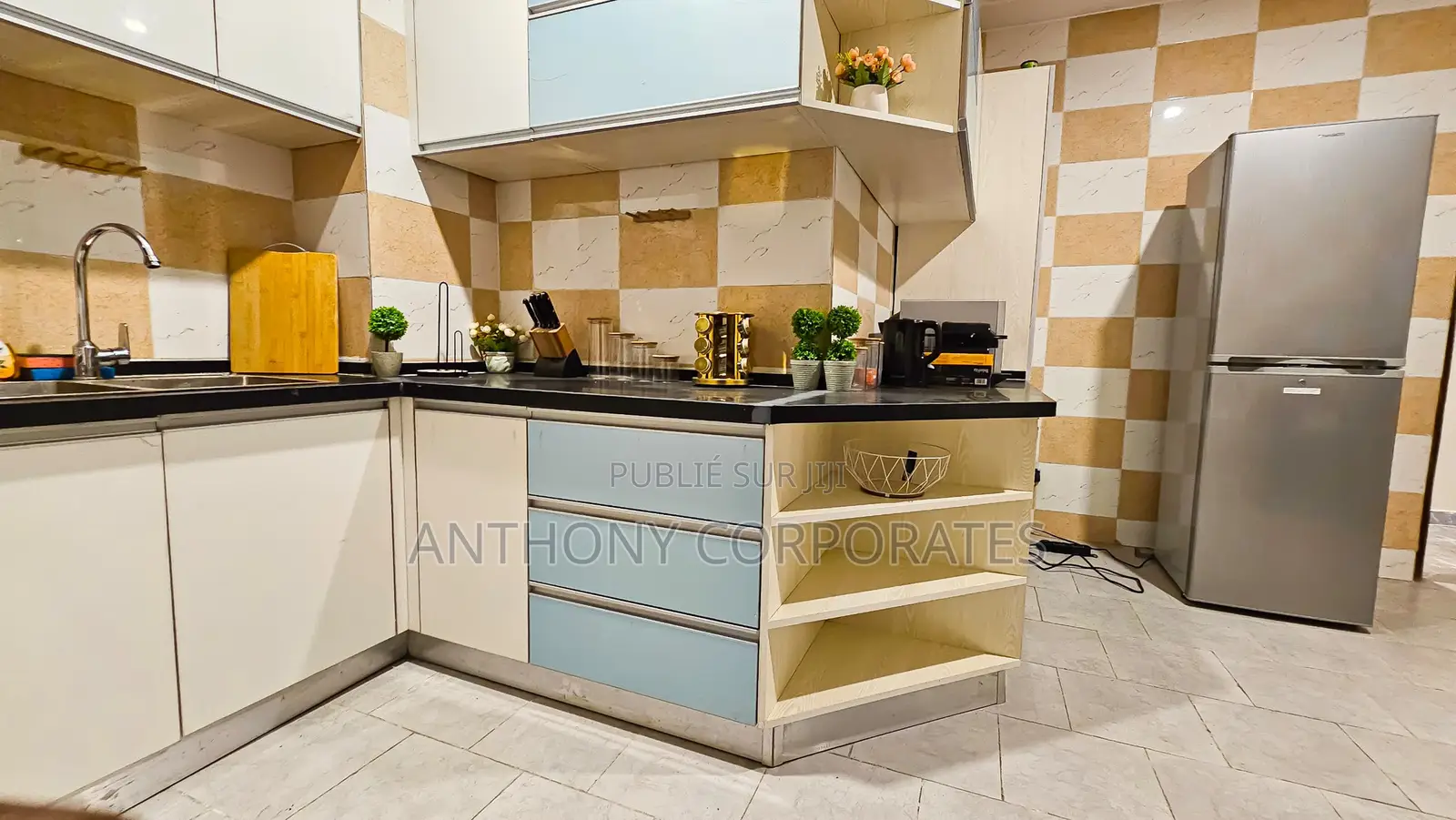 3 Pièces Meublé Au 3e Étage Cocody Angré