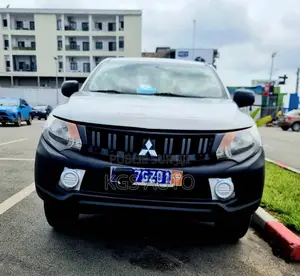 Photo - Mitsubishi L200 Club Cab 2.2 4WD 2016 Gris