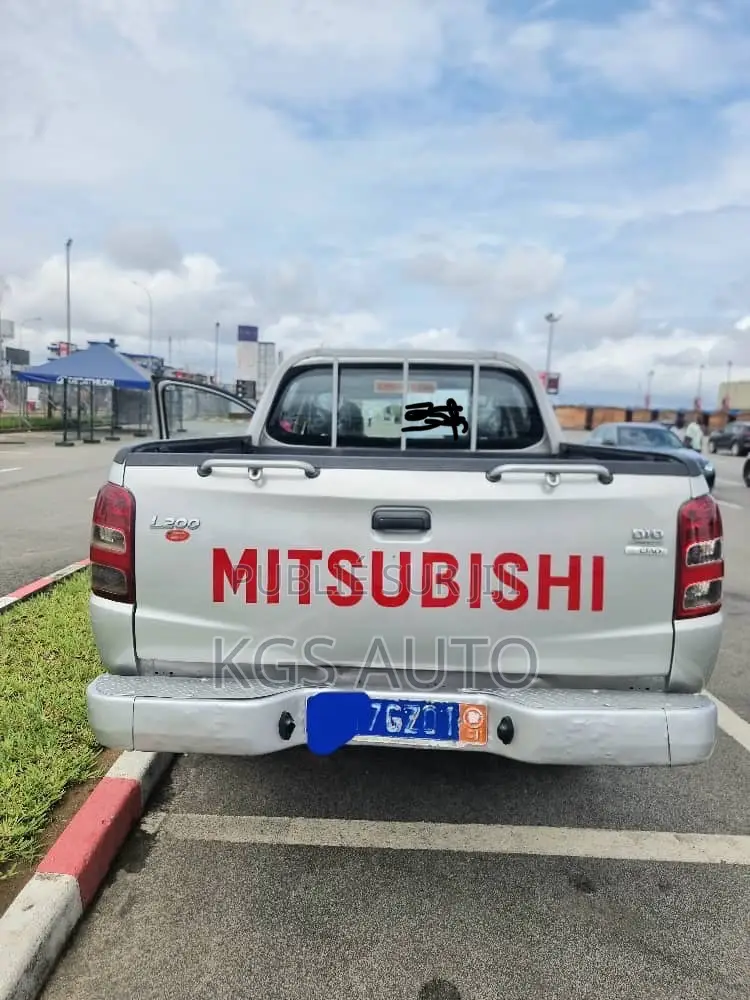 Mitsubishi L200 Club Cab 2.2 4WD 2016 Gris