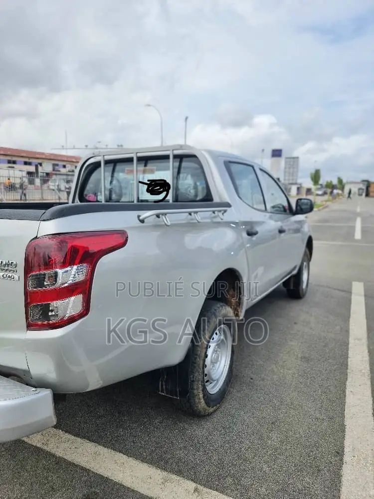 Mitsubishi L200 Club Cab 2.2 4WD 2016 Gris