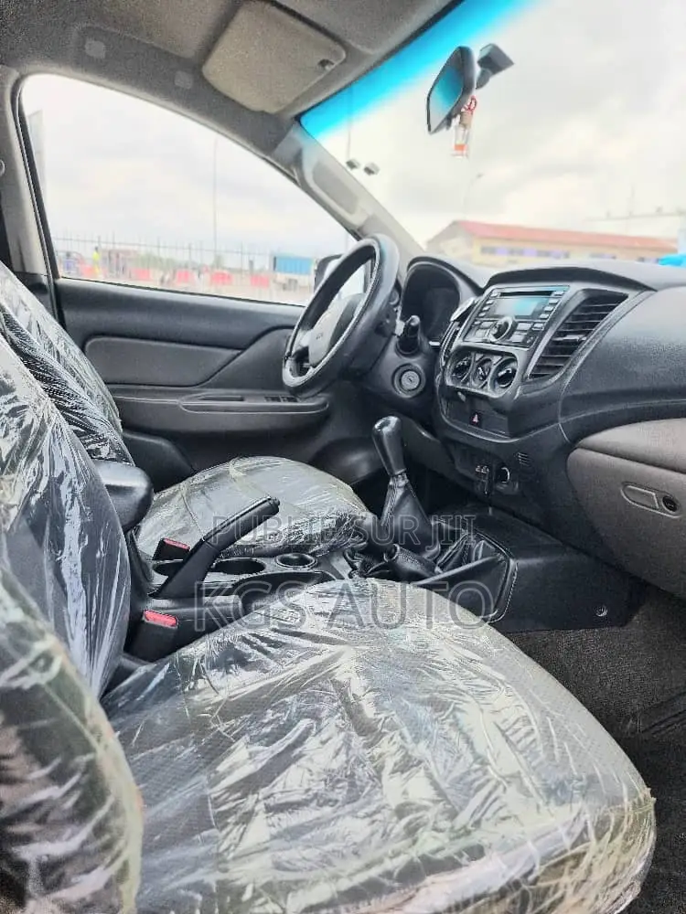 Mitsubishi L200 Club Cab 2.2 4WD 2016 Gris