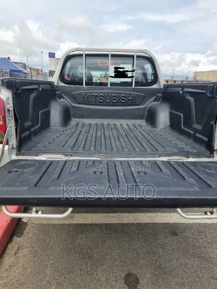 Mitsubishi L200 Club Cab 2.2 4WD 2016 Gris