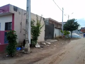 5chbre Villa dans De Bonheur, Cocody à Vendre