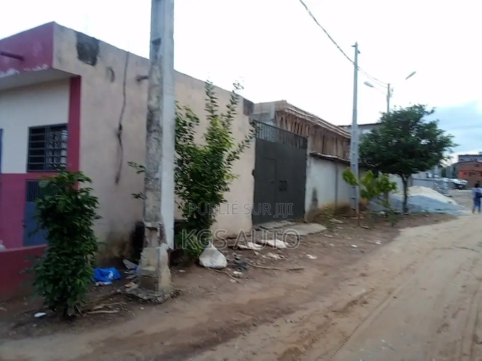 5chbre Villa dans De Bonheur, Cocody à Vendre