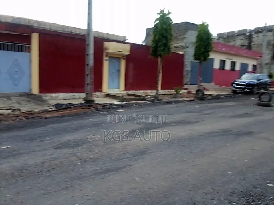 5chbre Villa dans De Bonheur, Cocody à Vendre