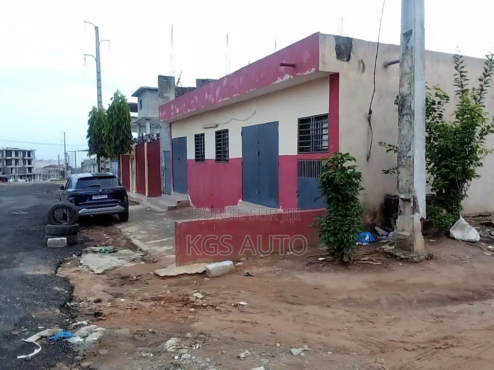 5chbre Villa dans De Bonheur, Cocody à Vendre