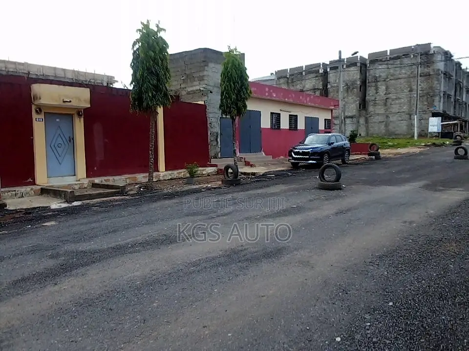 5chbre Villa dans De Bonheur, Cocody à Vendre