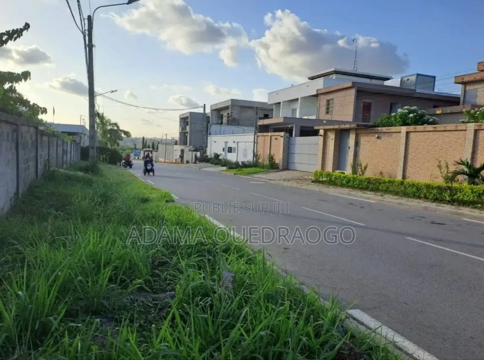 Cocody Ambassade Un Terrain De 4300m2 en Vente Avec Acd