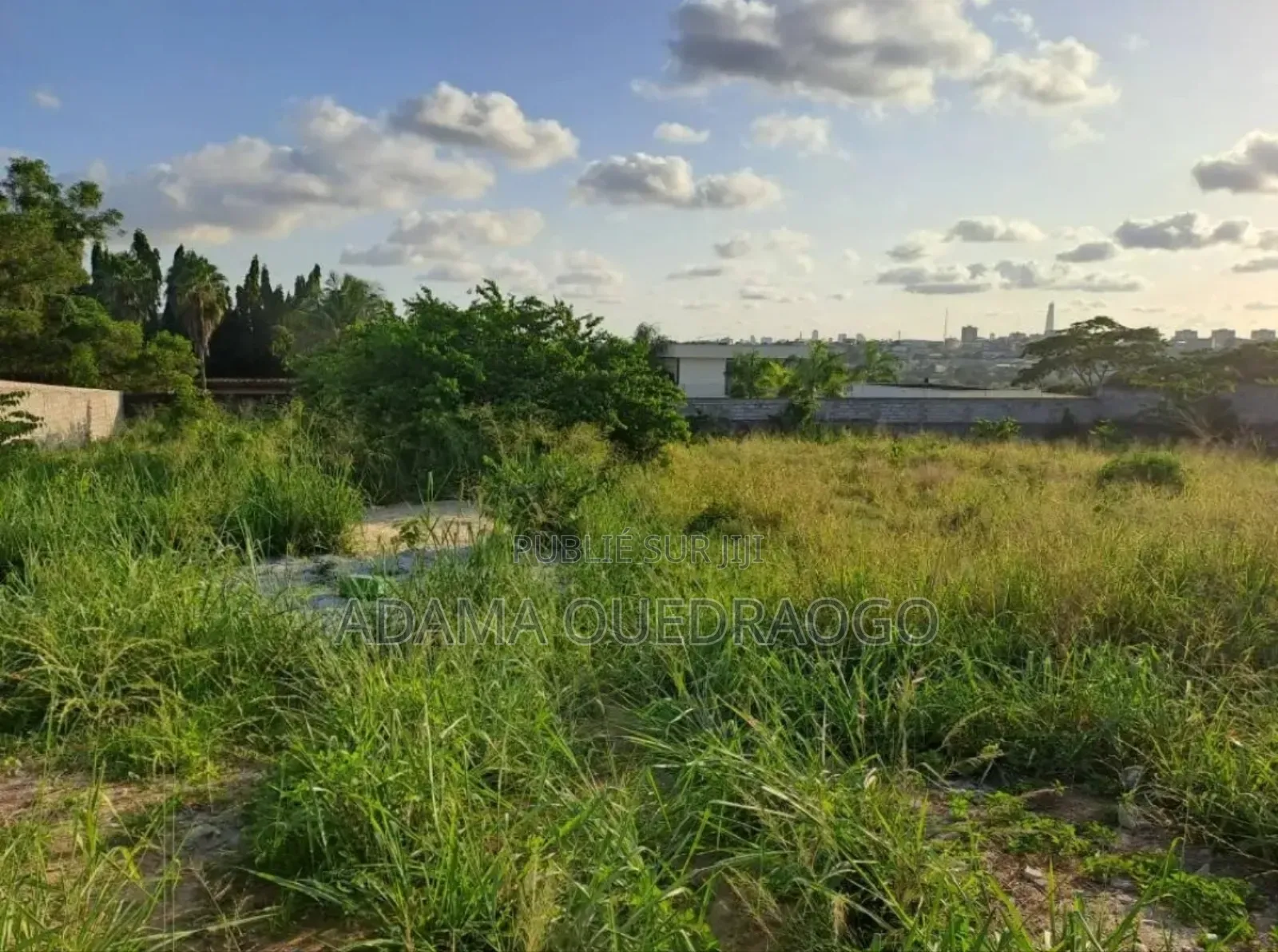 Cocody Ambassade Un Terrain De 4300m2 en Vente Avec Acd