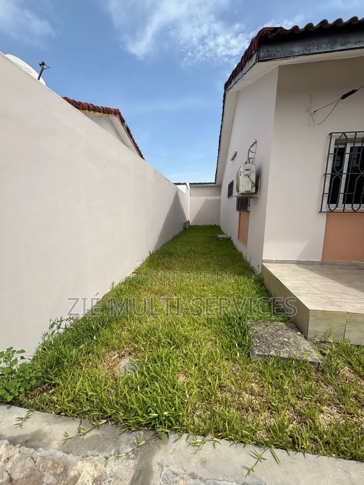 4chbre Villa dans Zié Multi-Service, Cocody à Vendre