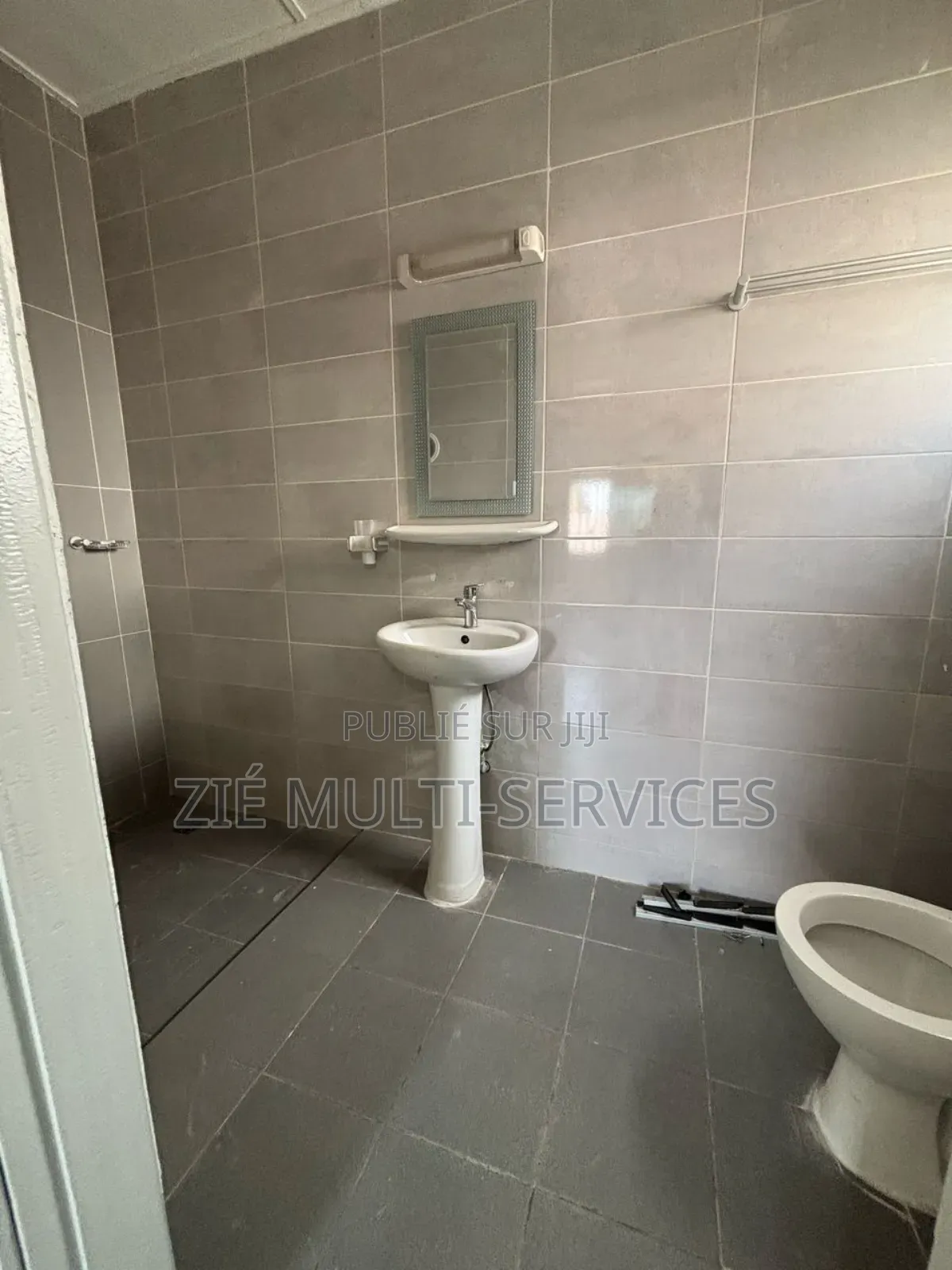 4chbre Villa dans Zié Multi-Service, Cocody à Vendre