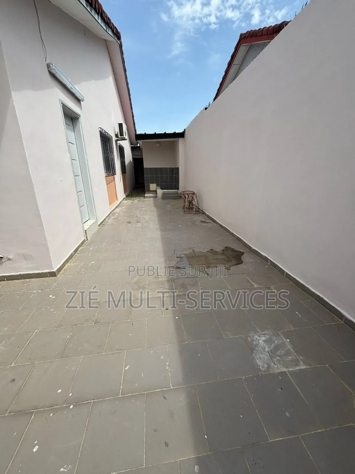 4chbre Villa dans Zié Multi-Service, Cocody à Vendre