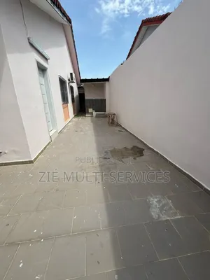4chbre Villa dans Zié Multi-Service, Cocody à Vendre