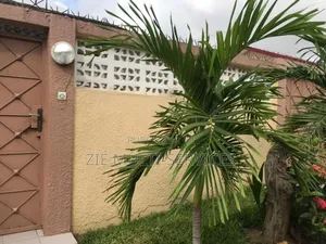 5chbre Villa dans Zié Multi-Service, Cocody à Vendre