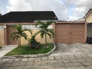 5chbre Villa dans Zié Multi-Service, Cocody à Vendre