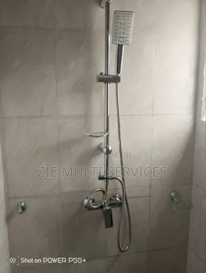 Furnished 10chbre Duplex dans Zié Multi-Service, Cocody à Vendre