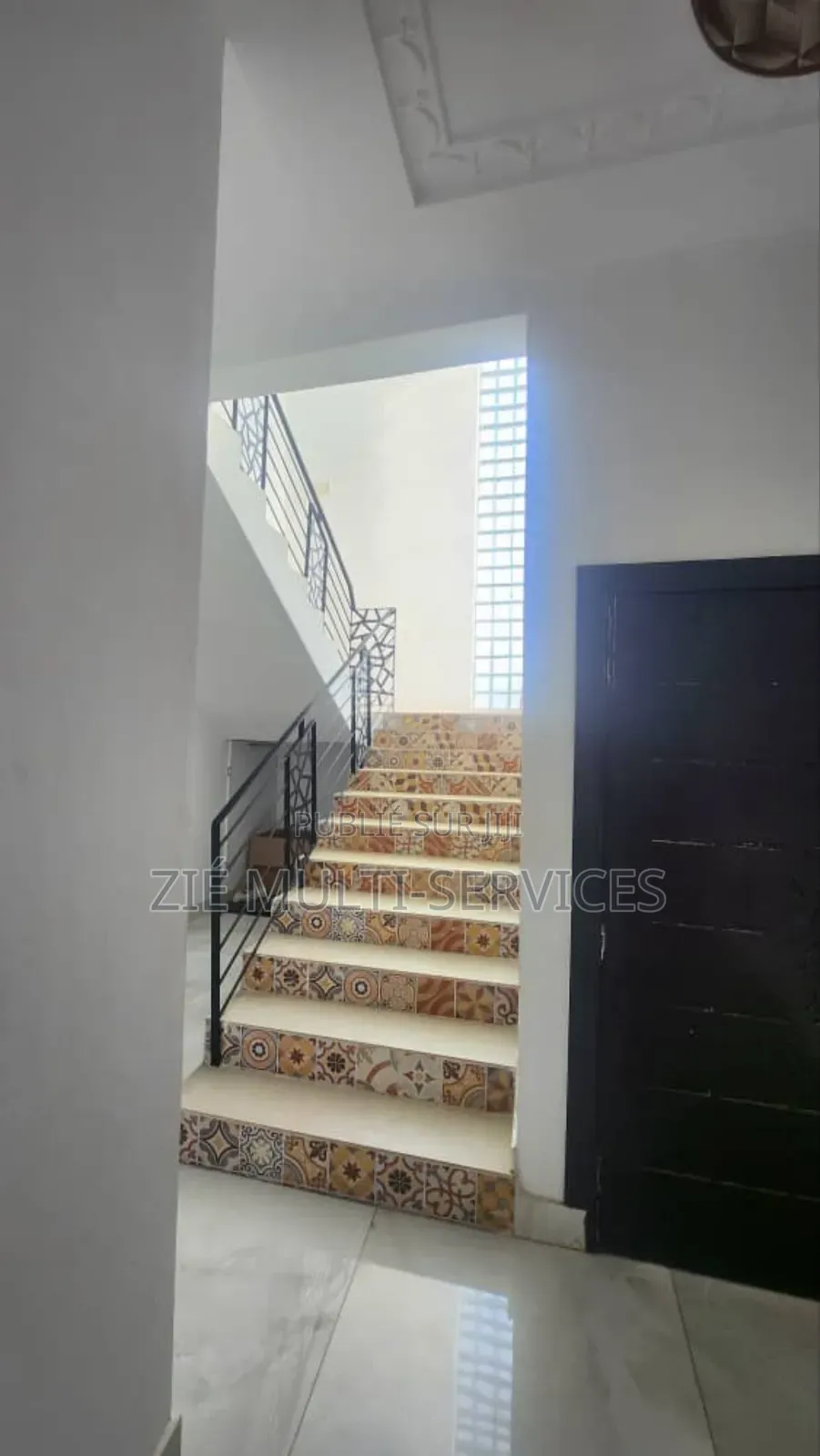 Furnished 10chbre Duplex dans Zié Multi-Service, Cocody à Vendre