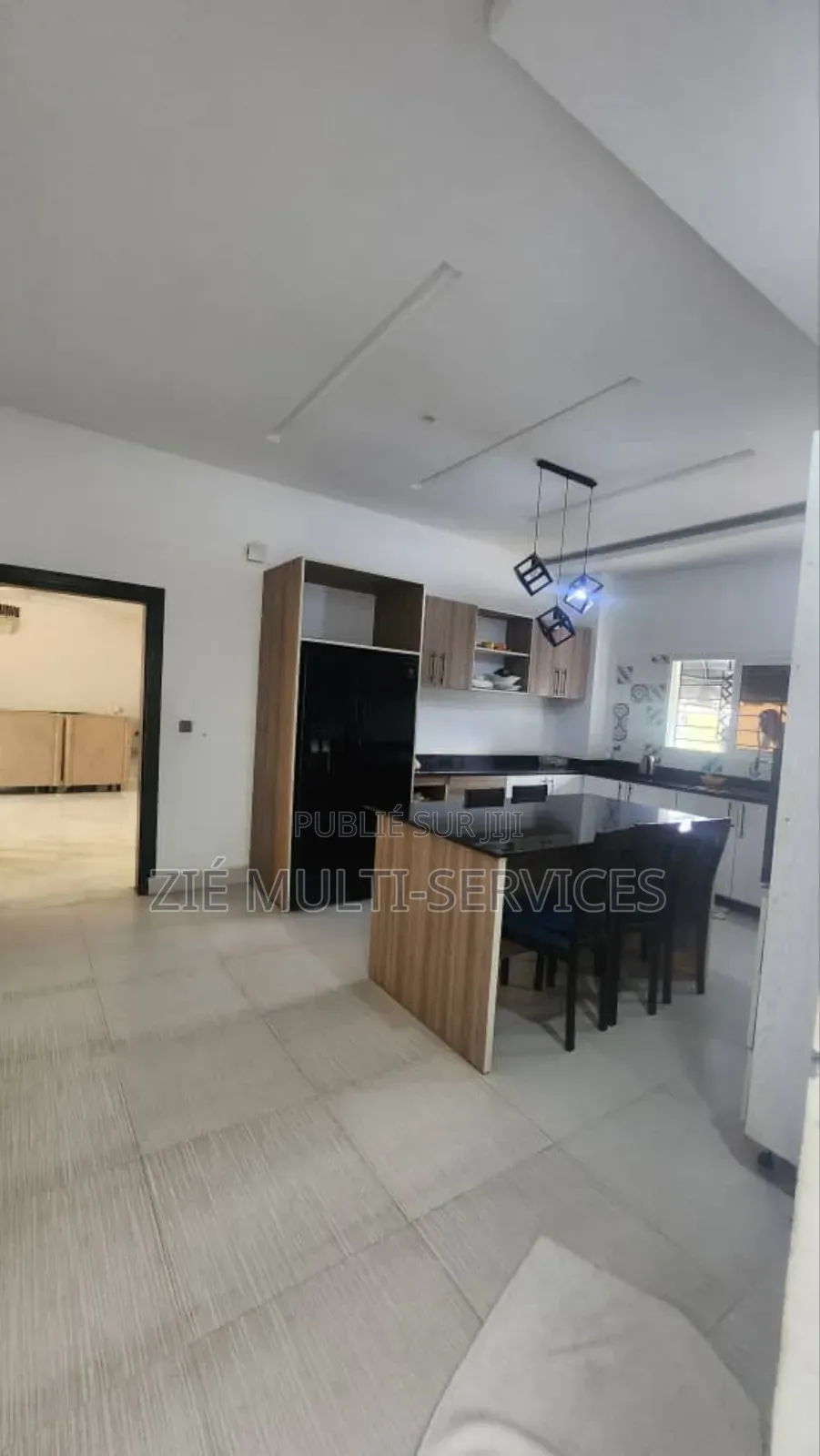 Furnished 10chbre Duplex dans Zié Multi-Service, Cocody à Vendre