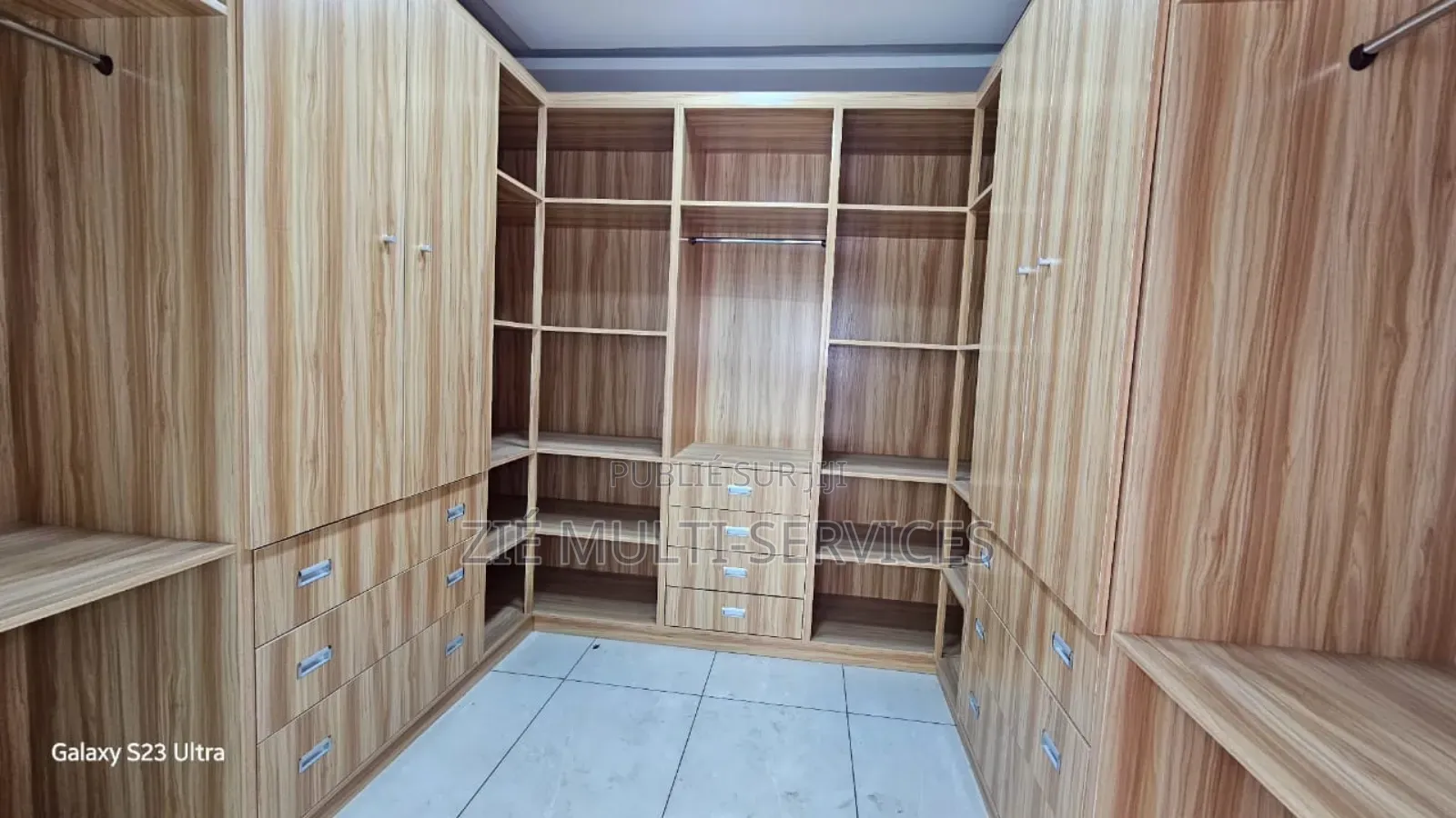 Furnished 10chbre Duplex dans Zié Multi-Service, Cocody à Vendre