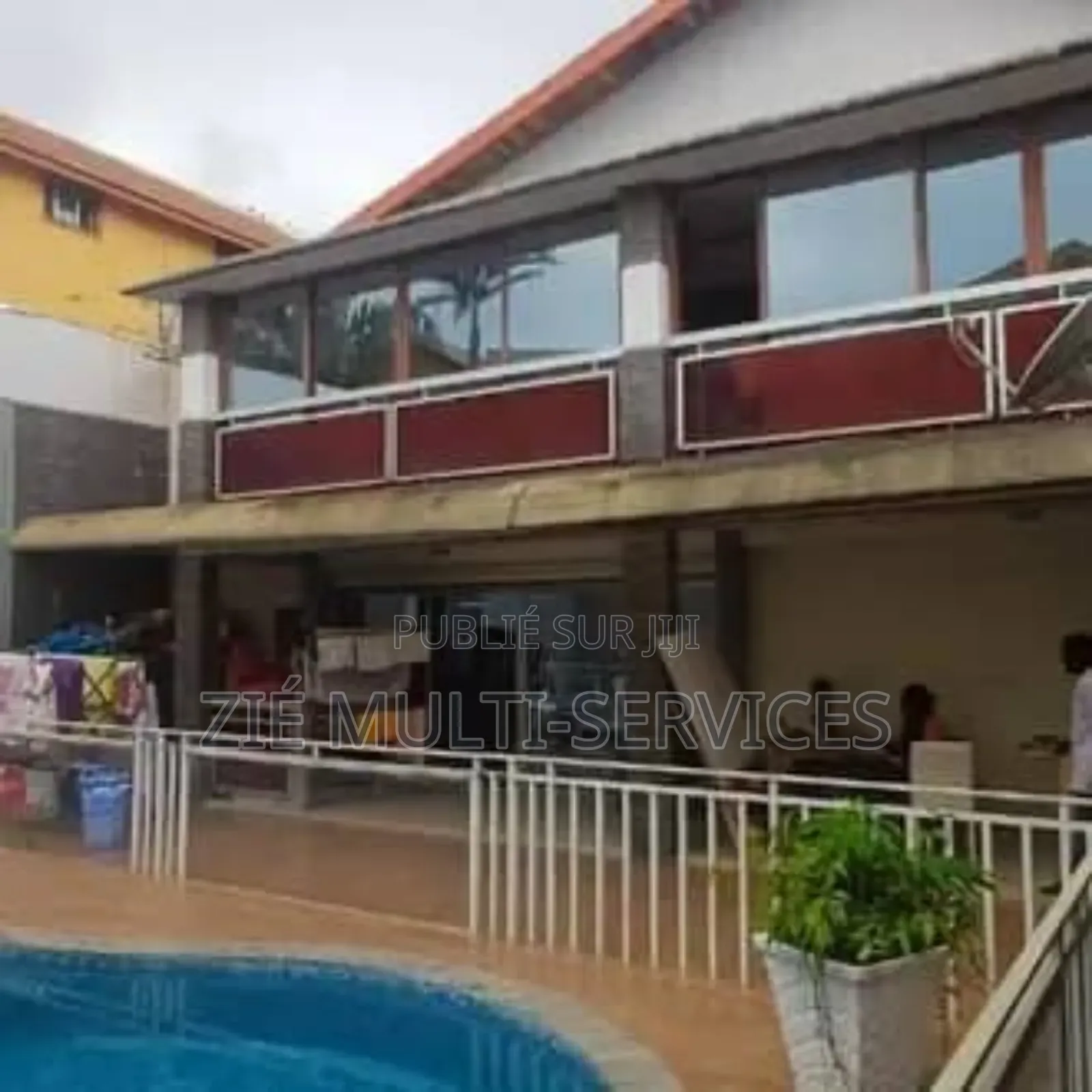 Furnished 8chbre Duplex dans Zié Multi-Service, Cocody à Vendre