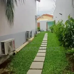 Furnished 8chbre Duplex dans Zié Multi-Service, Cocody à Vendre