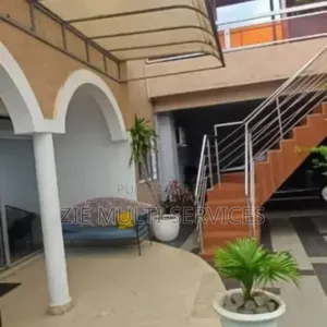 Furnished 8chbre Duplex dans Zié Multi-Service, Cocody à Vendre