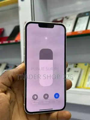 Photo - New Pomme iPhone 13 128 GB Blanc