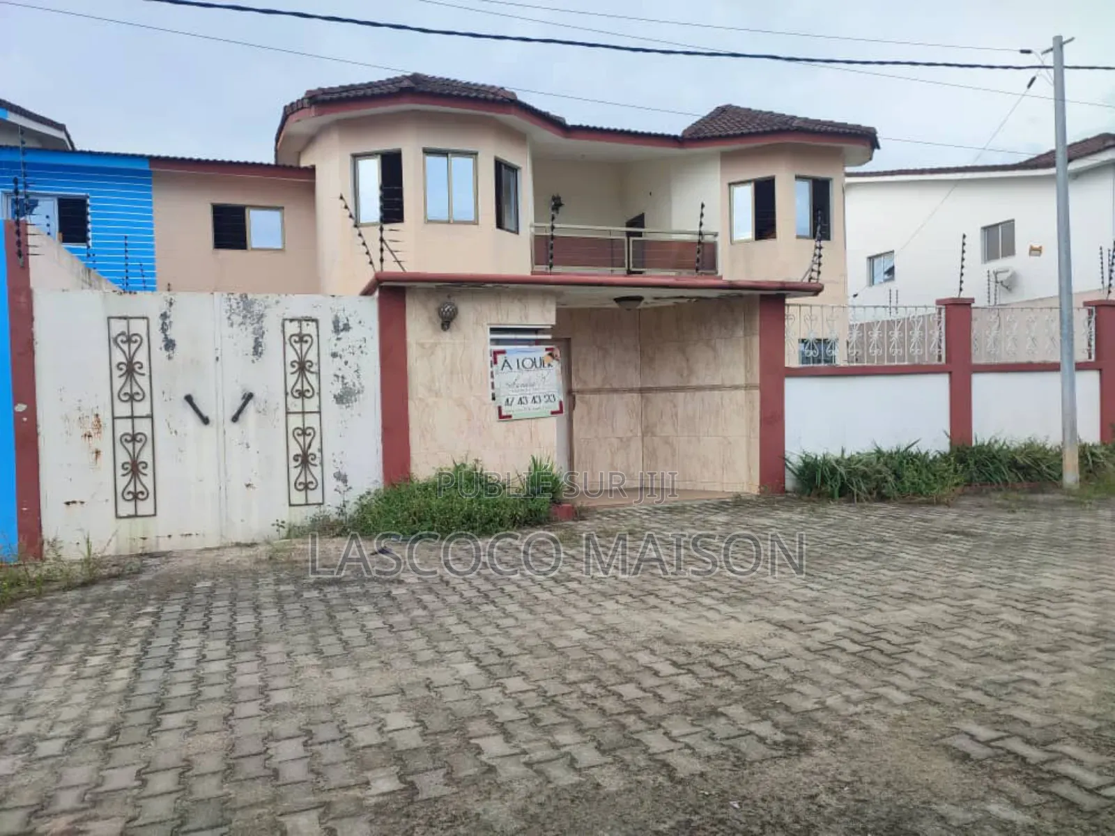 Une Villa Duplex De 8 Pièces