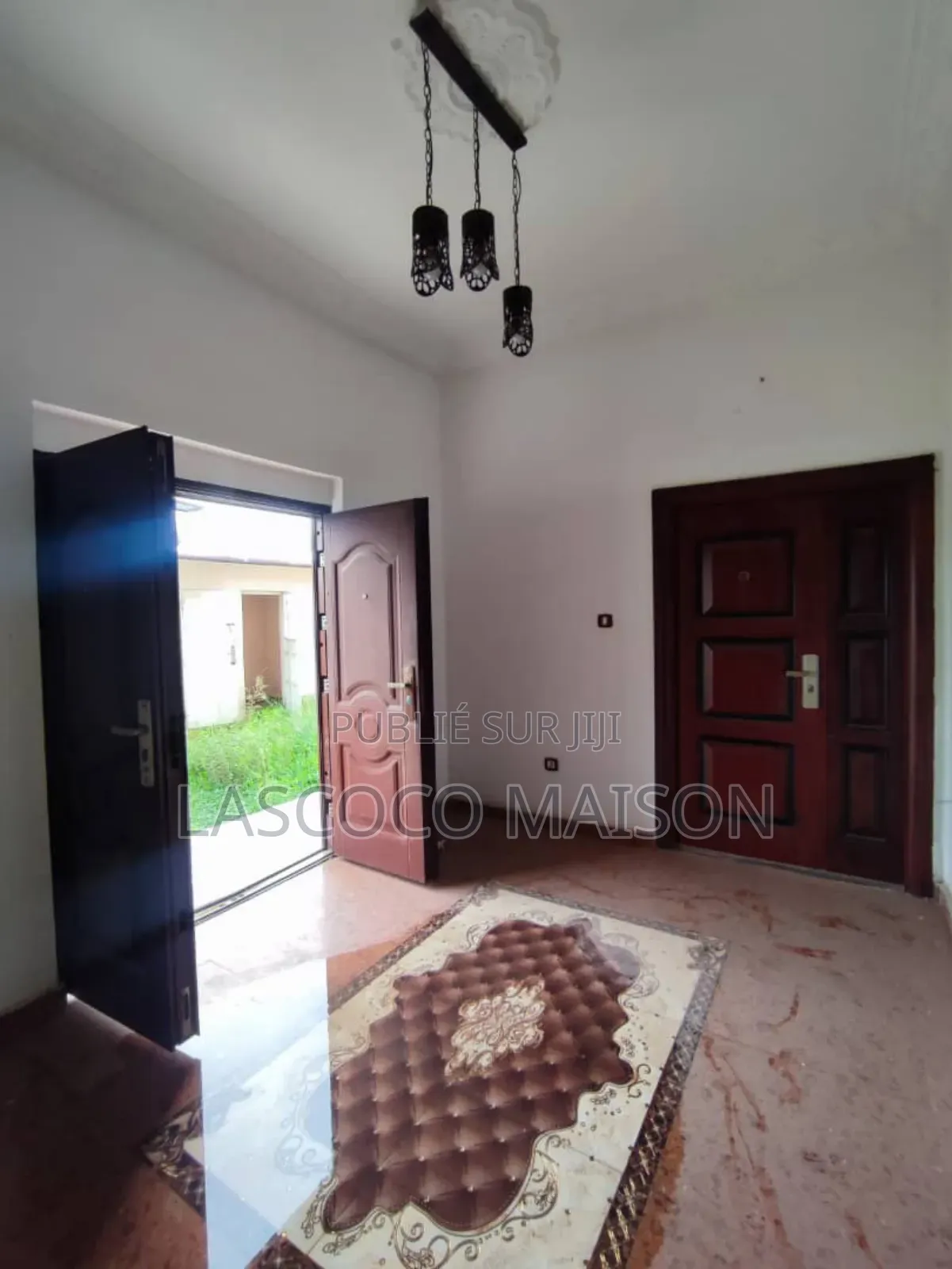 Une Villa Duplex De 8 Pièces