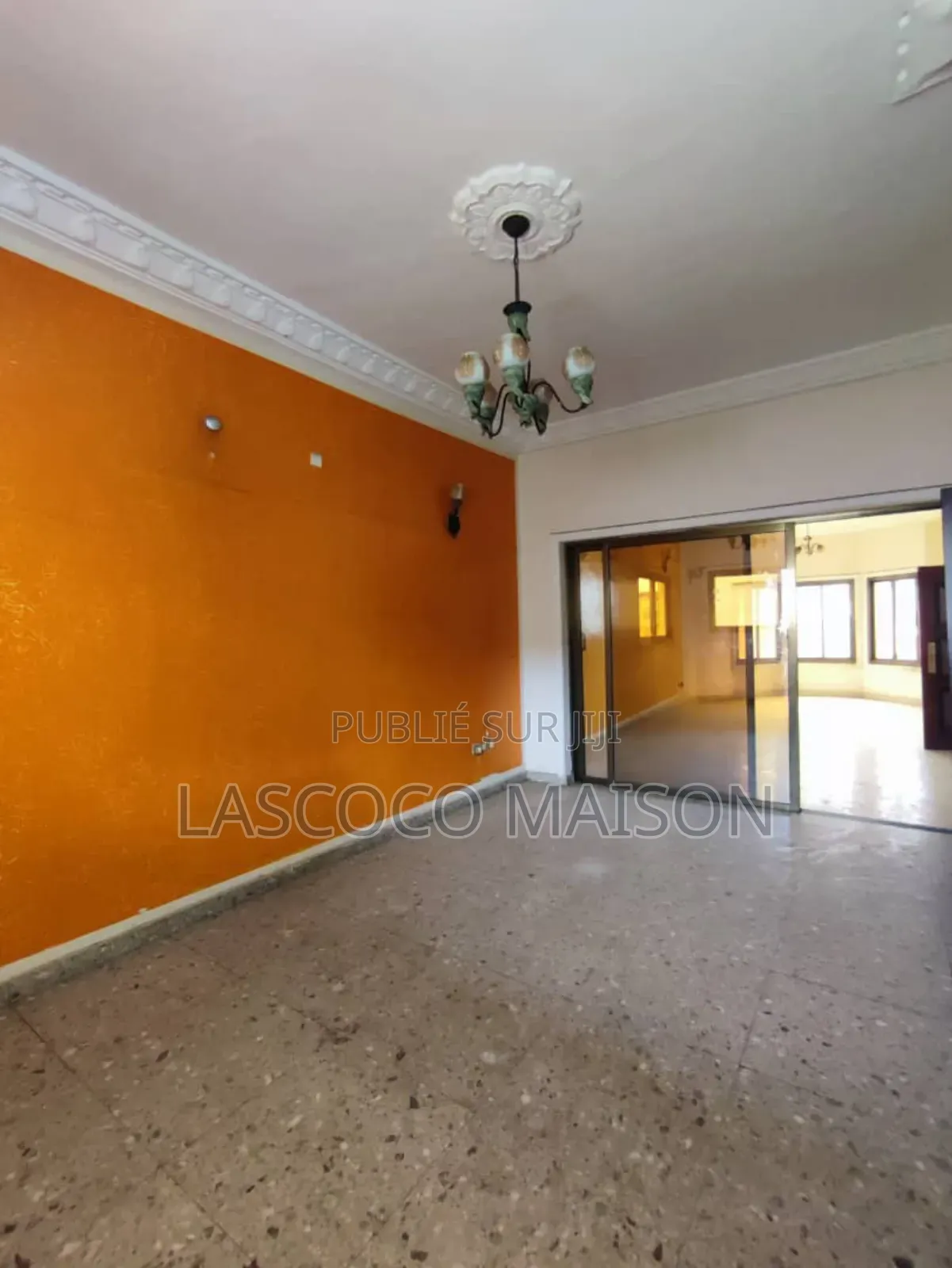 Une Villa Duplex De 8 Pièces