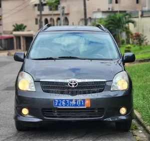 Photo - Toyota Avensis Verso 2003 Gris