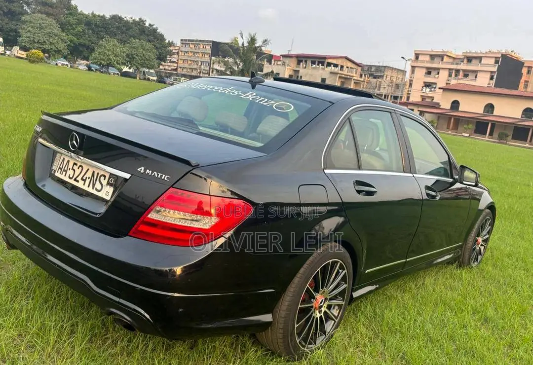 Mercedes-Benz C300 2013 Noir