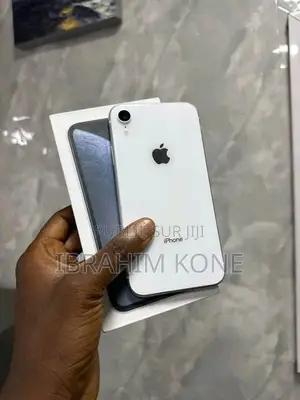 Photo - New Pomme iPhone XR 64 GB Blanc