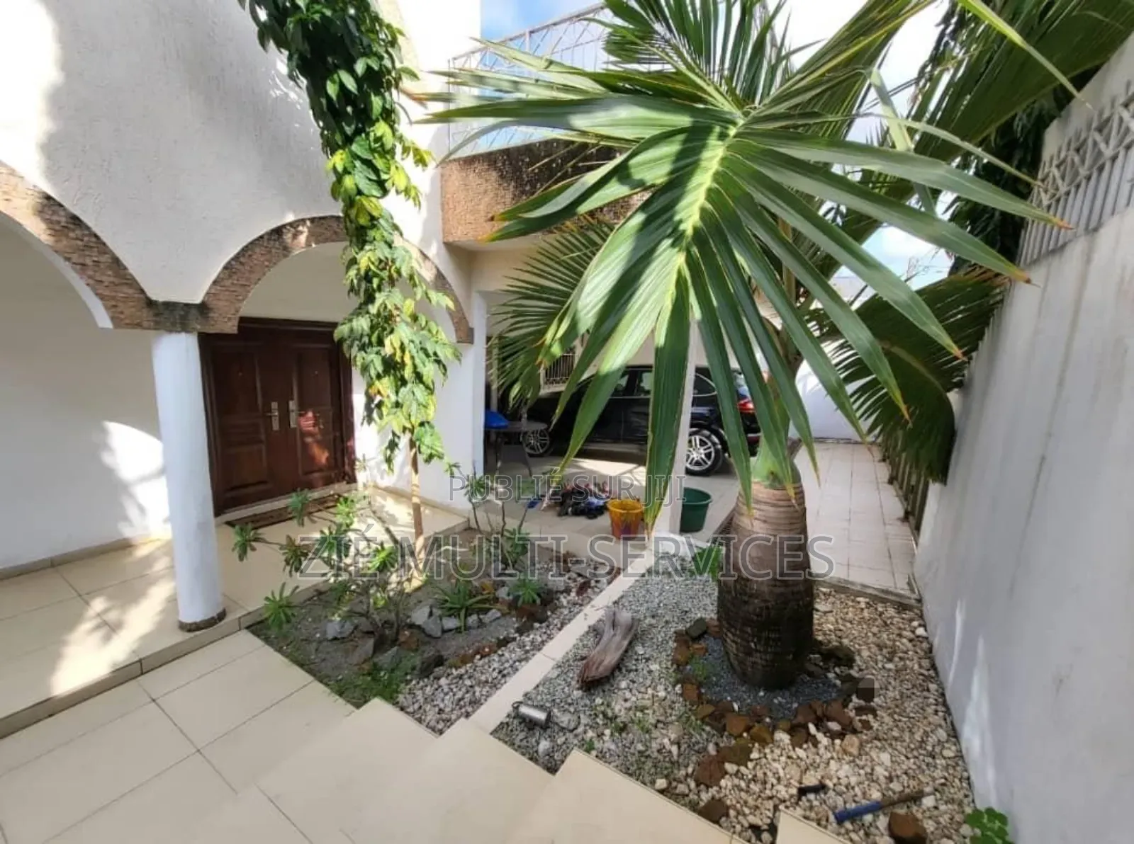 Furnished 8chbre Duplex dans Zié Multi-Service, Cocody à Vendre