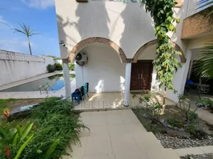 Furnished 8chbre Duplex dans Zié Multi-Service, Cocody à Vendre