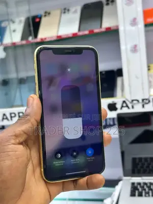 Pomme iPhone 11 64 GB Jaune