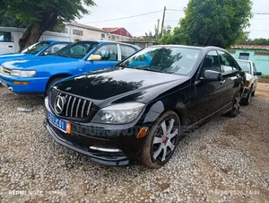 Photo - Mercedes-Benz C300 2010 Rouge