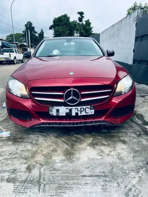 Photo - Mercedes-Benz C300 2017 Rouge