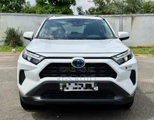 Photo - Toyota RAV4 XLE 2025 Blanc