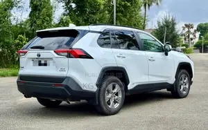 Toyota RAV4 XLE 2025 Blanc