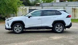 Toyota RAV4 XLE 2025 Blanc