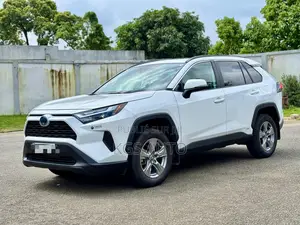 Toyota RAV4 XLE 2025 Blanc